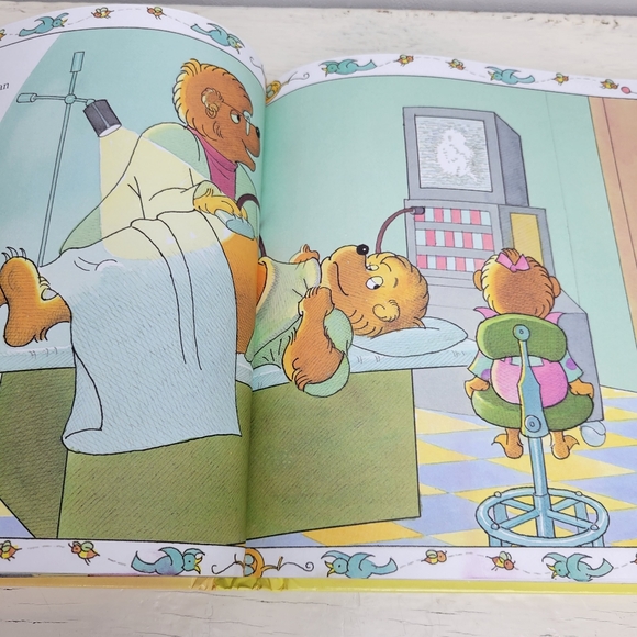 The Berenstain Bears: All in the Family Hardcover Book 6 Wholesome Stories - Picture 9 of 11